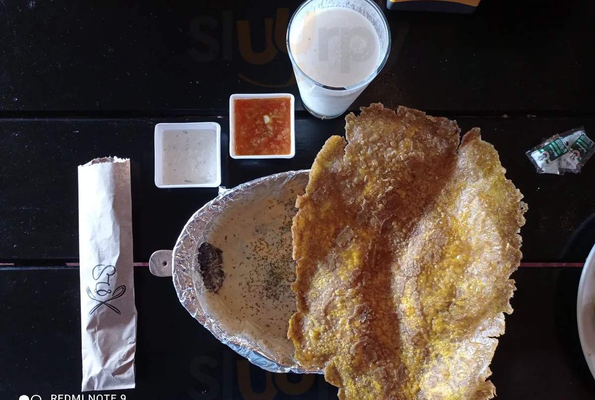 Patacón con salsas Shalem
